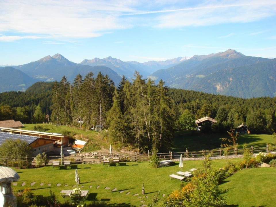 Gartenanlage mit Traum-Aussicht Hotel Chalet Mirabell