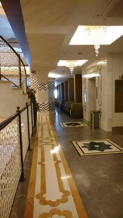 Flur Royal Taj Mahal Hotel