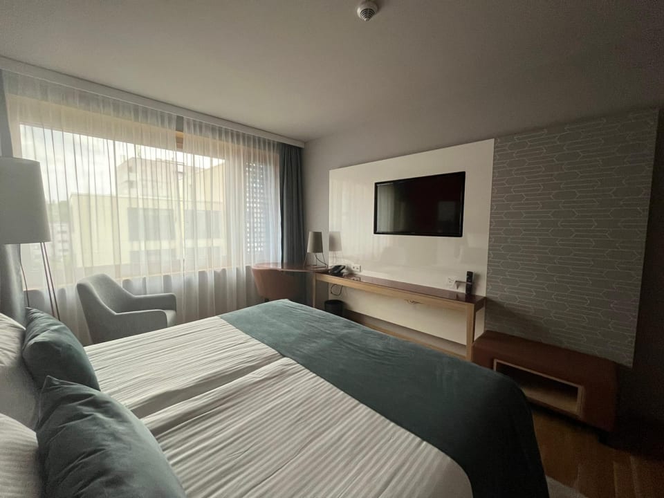 Zimmer Leonardo Hotel Zurich Airport