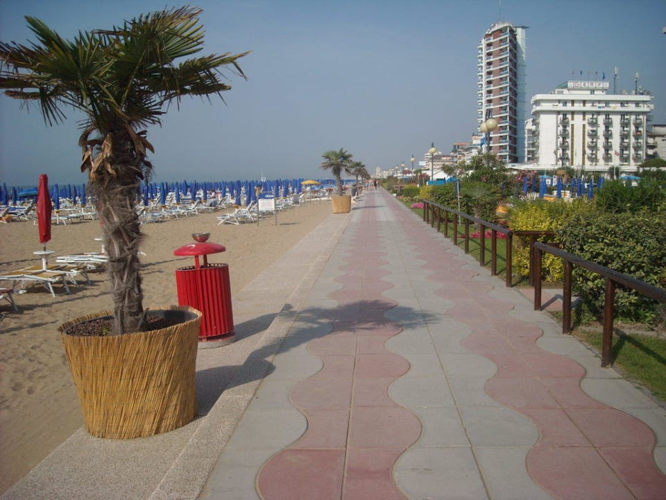 Strandpromenade Hotel Jet