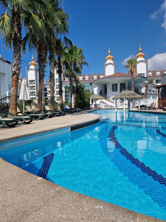 Pool Well Palace Side