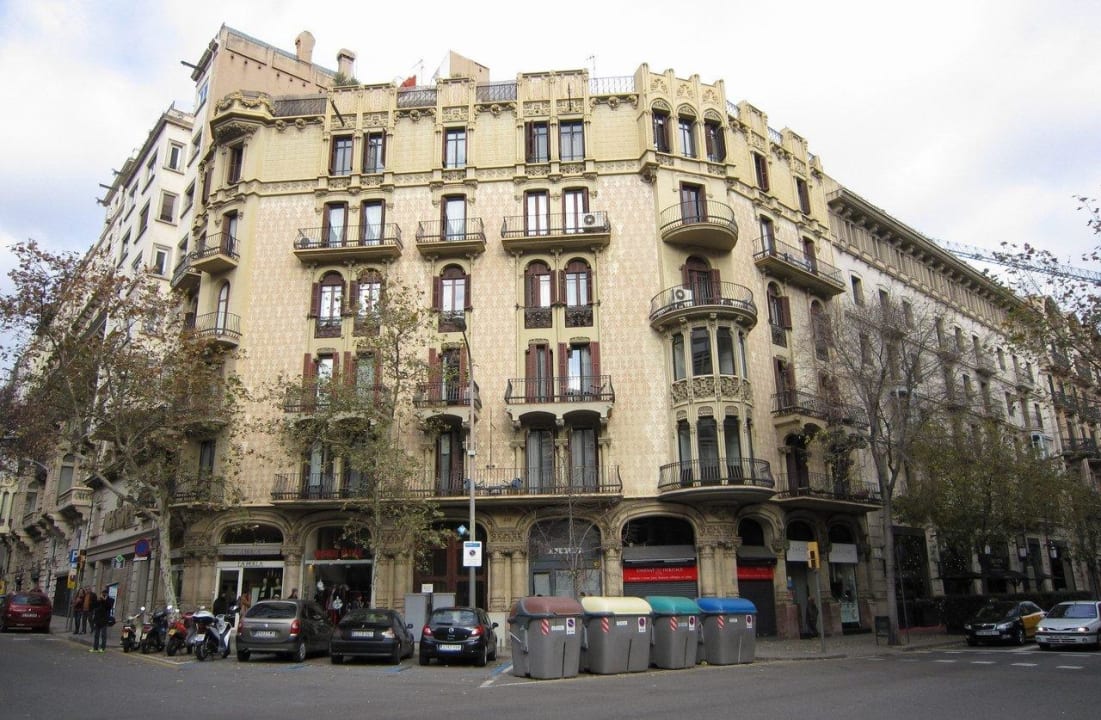 Street view Alexandra Barcelona Hotel, Curio Collection by Hilton