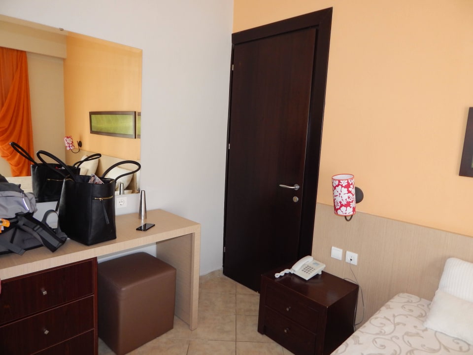 Verbindungstür zu einem anderen Doppelzimmer Alexandra Beach Thassos Spa Resort