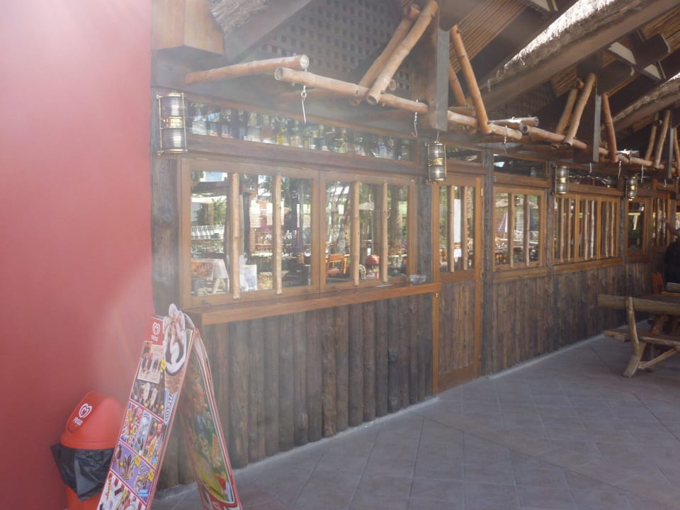 Poolbar HL Miraflor Suites Hotel