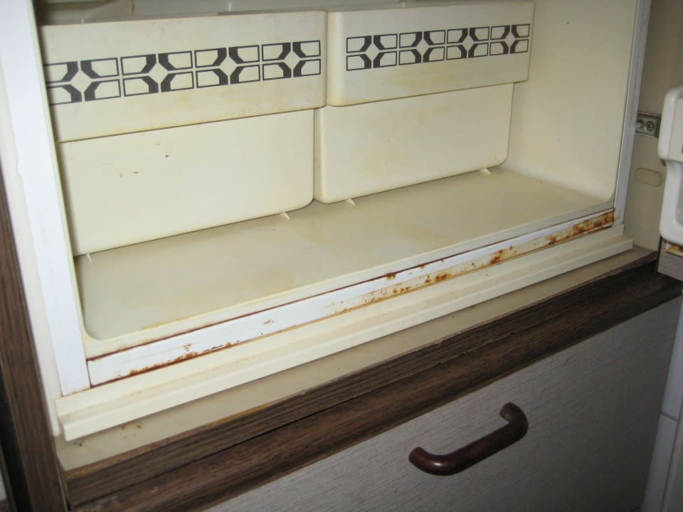 O1- Kühlschank gammelig und defekt Ferienwohnungen Ober-Mörlen