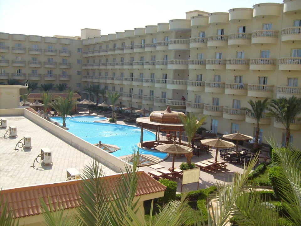 Z pokoju na basen przy Club Riviera Aqua Park Resort