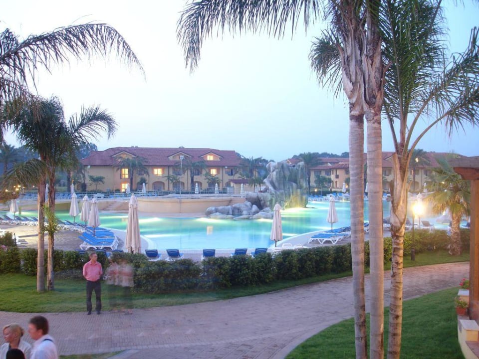 zum Abendessen ein sehr schöne Atmosphäre Falkensteiner Club Funimation Garden Calabria