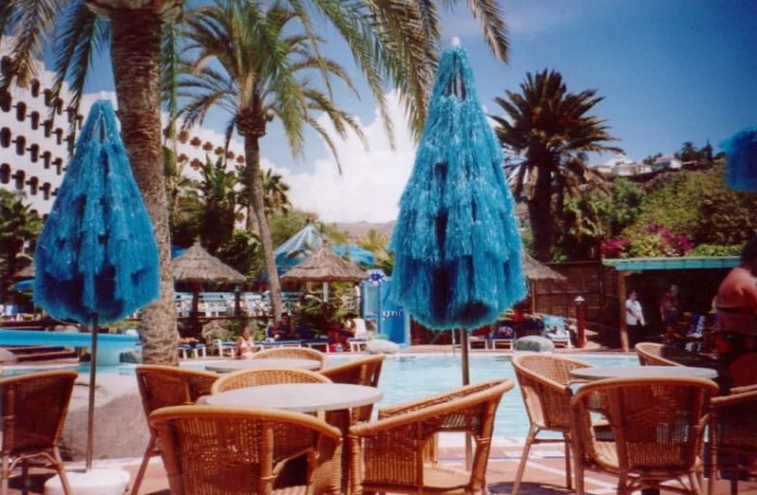 IFA BEACH HOTEL Poolarea mit Schirmen Corallium Beach by Lopesan Hotels - Adults only