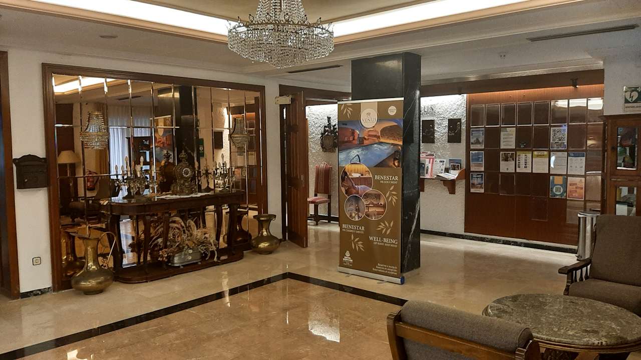 Lobby Hotel GHT Neptuno