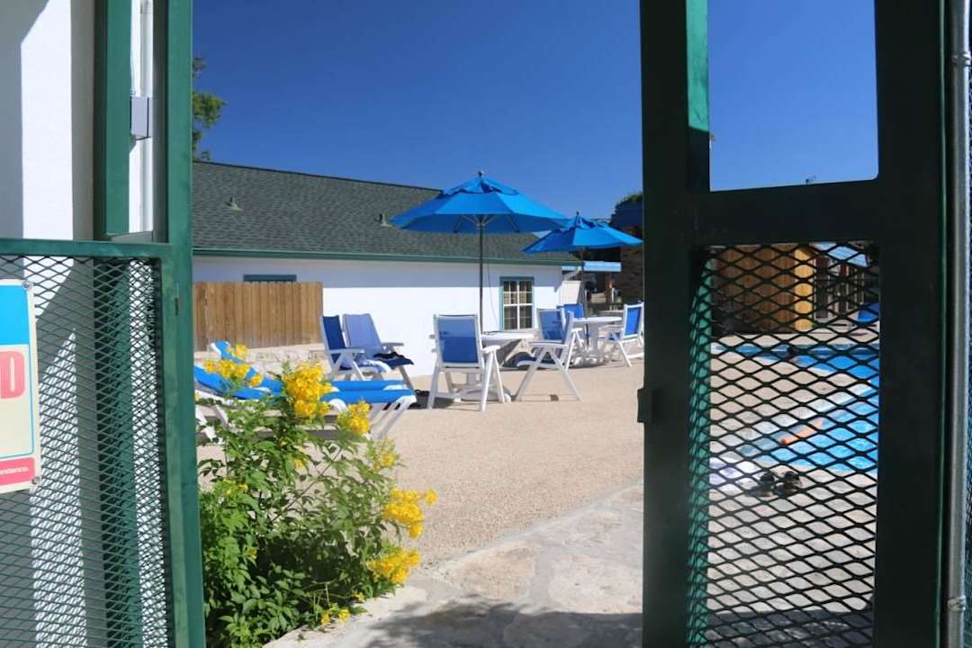 Schöner kleiner Pool Motel Peach Tree Inn