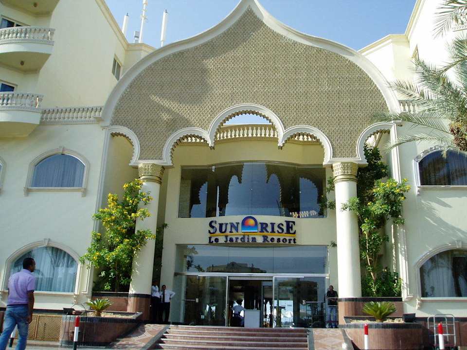 Entrance Le Jardin Aqua Park Resort