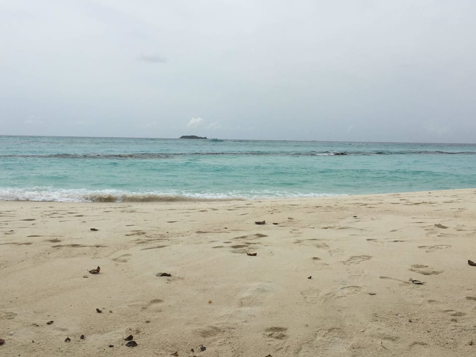 Strand mit Riff und Boot Summer Island Maldives