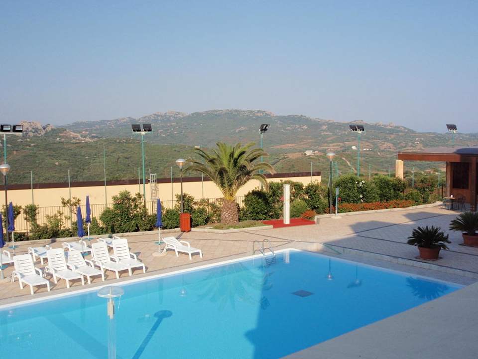 Blick vom Zimmer auf den Pool Borgo Saraceno Hotel & Spa