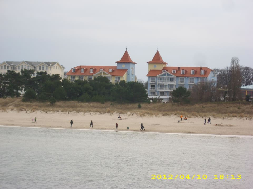Blick von der Seebrücke zu dem Hotel Kleine Strandburg Zinnowitz