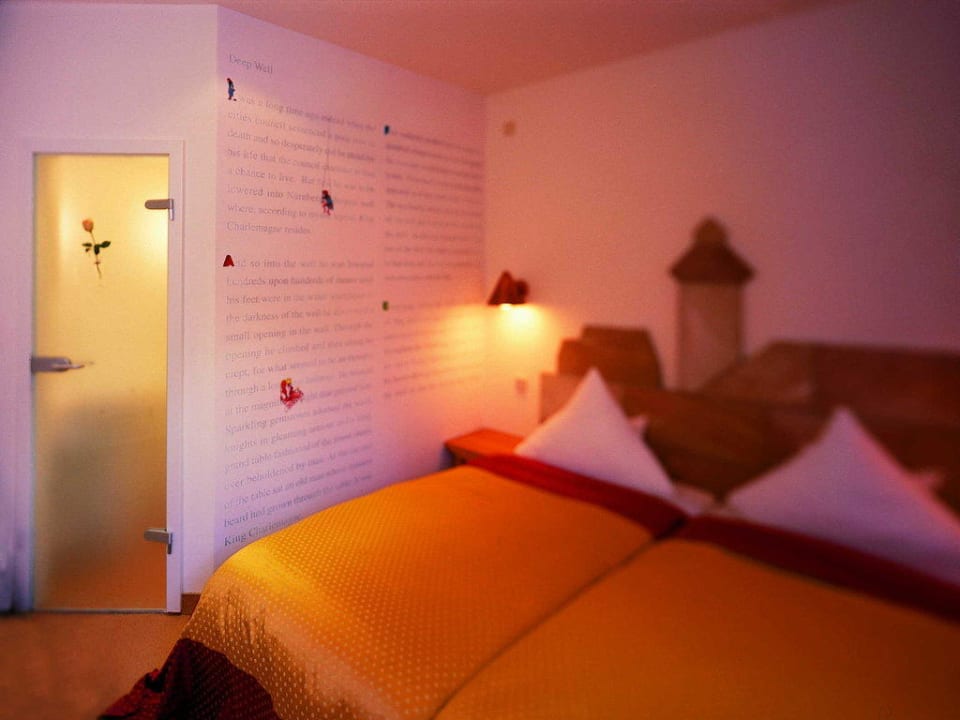 Mythenzimmer "Der tiefe Brunnen" Hotel Drei Raben