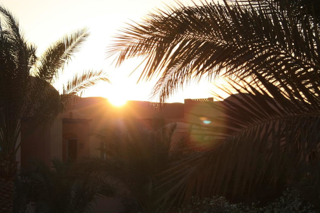 Sonnenuntergang über der Anlage Jaz Makadi Oasis Resort