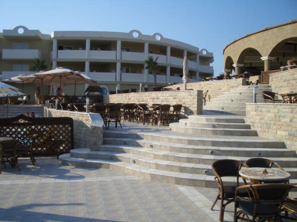 Aufgang zum Restaurant und zur Helios Bar Hotel Kalithea Horizon Royal