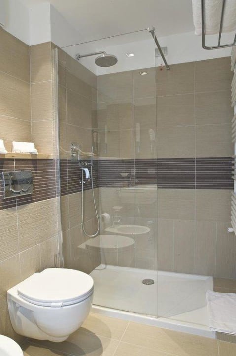 Bagno camera tripla superior & balcone Hotel La Torre