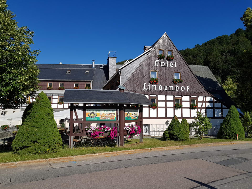 Außenansicht Naturhotel Lindenhof