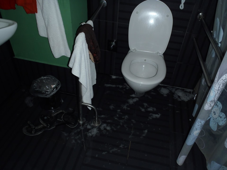 Ueberschwemmung im Badezimmer Siam Elegance Hotels & Spa