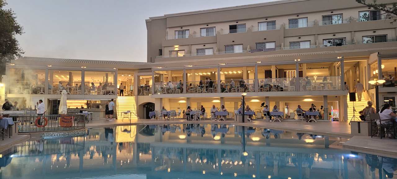 Pool Vantaris Luxury Beach Resort