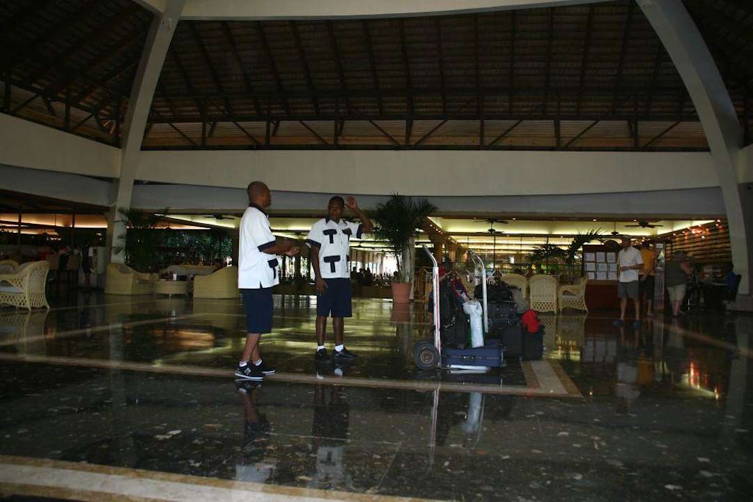 Maletas que entran y salen Grand Sirenis Punta Cana Resort & Aquagames