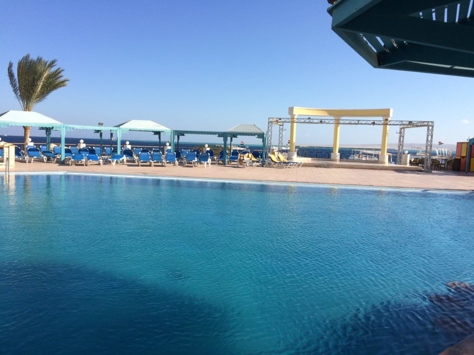 Blick über den Pool SUNRISE Holidays Resort (Adults Only)