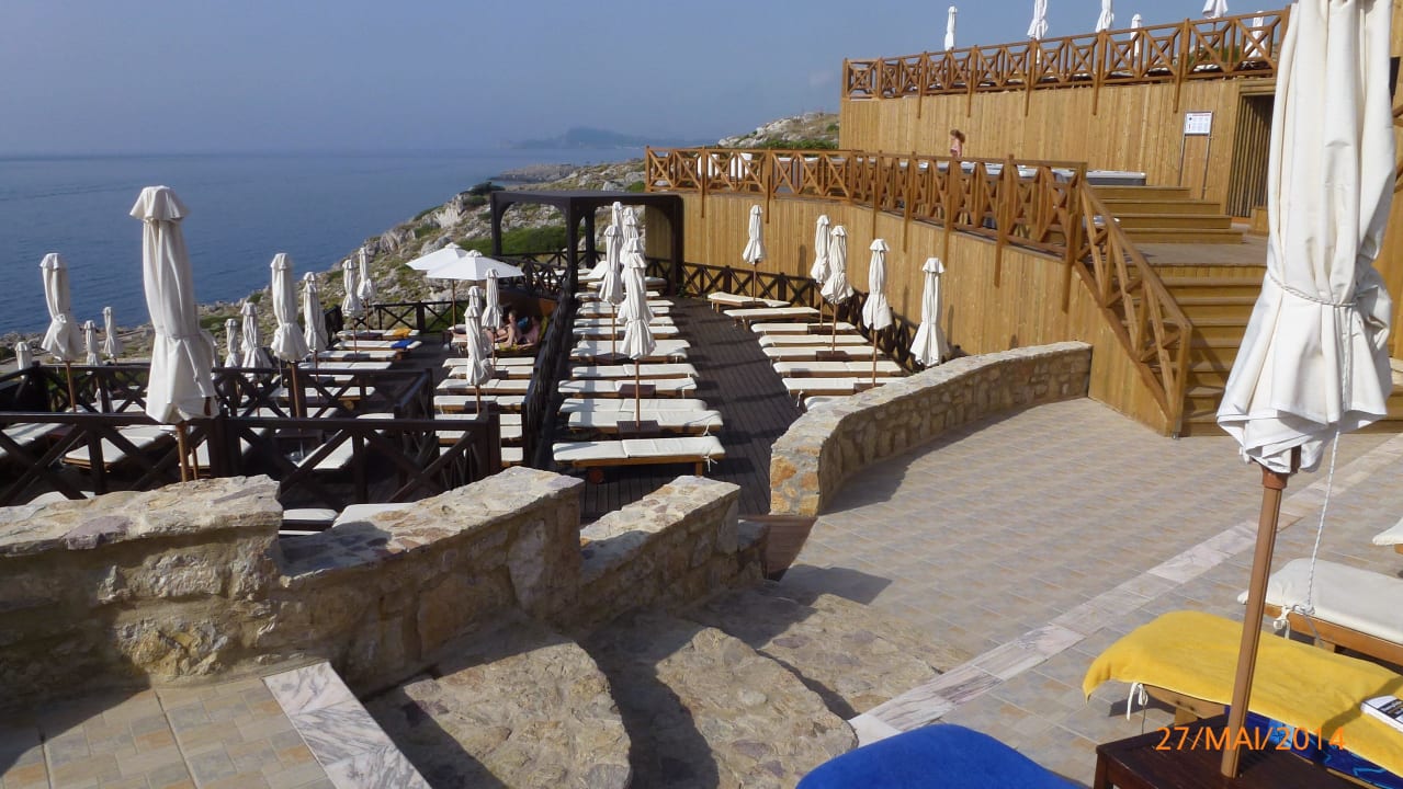 Liegen und dazwischen Whirlpools Hotel Kalithea Horizon Royal