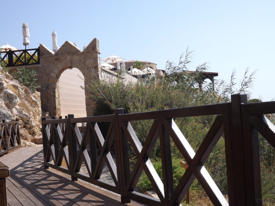 Der weg Richtung Strand Hotel Kalithea Horizon Royal