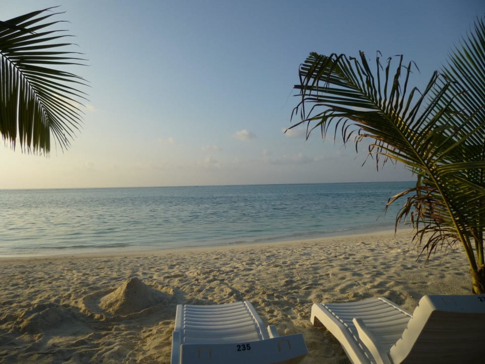 Tolle Aussicht von unserem Strandbungalow aus Meeru Maldives Resort Island