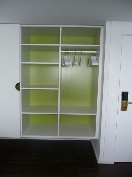 Dreiteiliger großer Schrank mit Schiebetüre Iberostar Waves Bahia de Palma