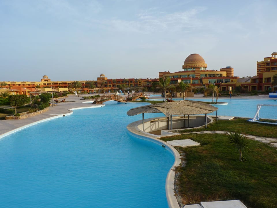 Teren hotelu Malikia Resort Abu Dabbab