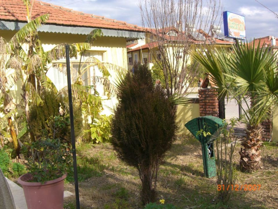 Garden Turhan Motel