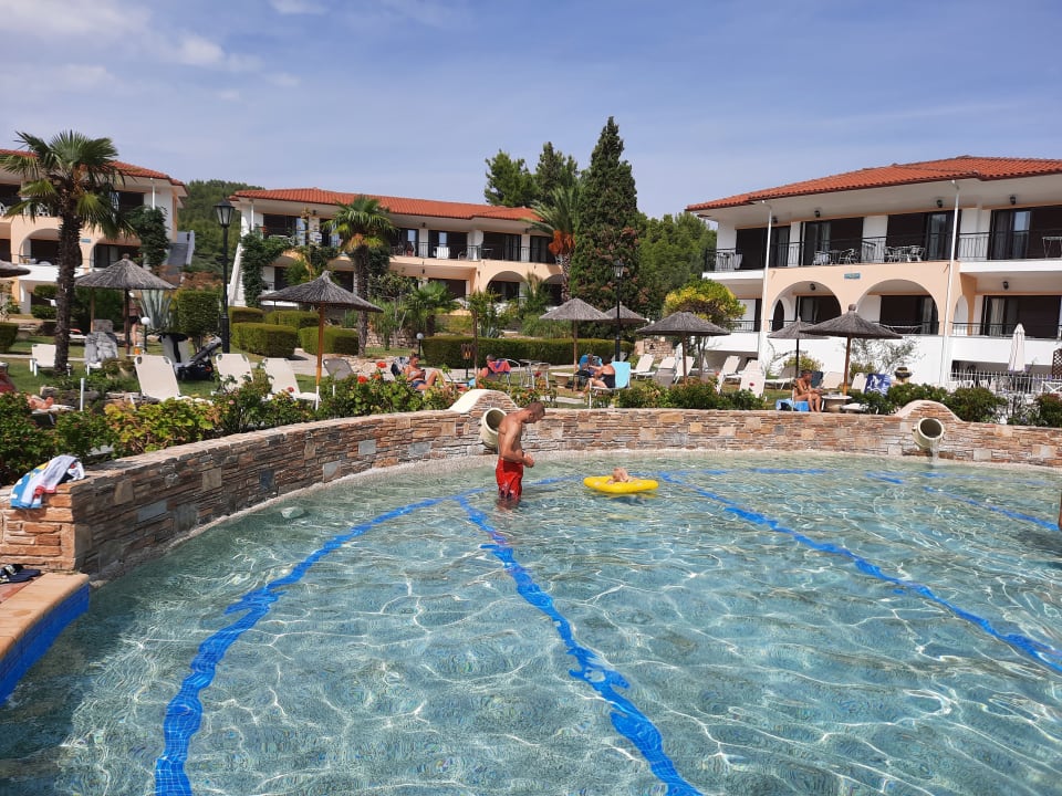 Pool Hotel Chrousso Village