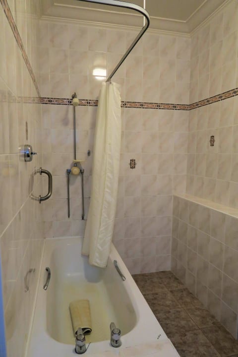 Badewanne mit Dusche Hotel Peebles Hydro