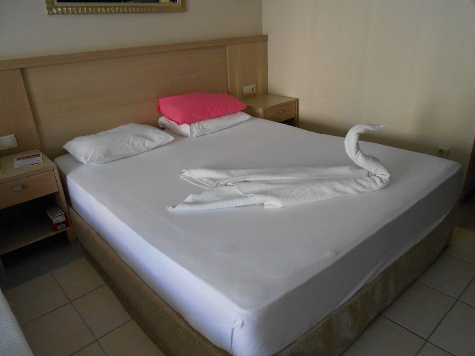 Bett mit Deko Can Garden Resort