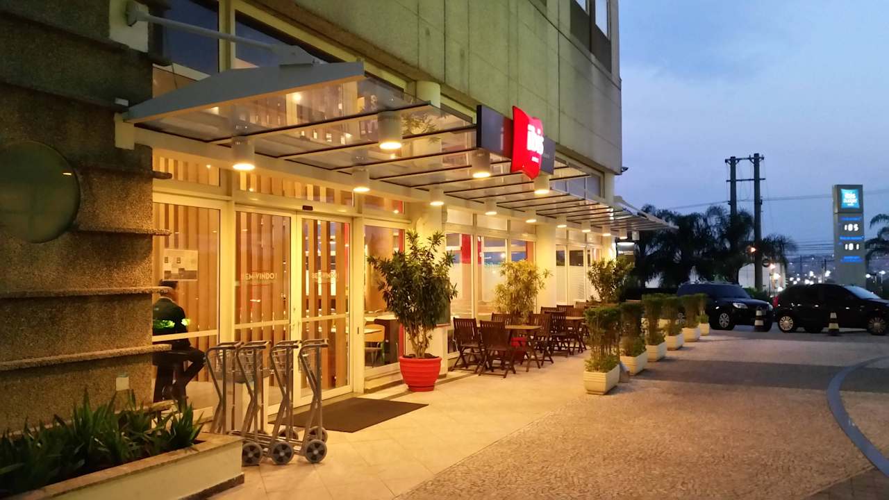 Wejście Hotel ibis Tambore