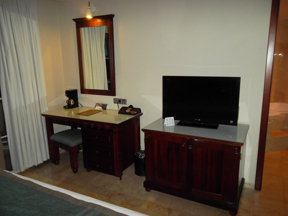 TV ohne DW, aber brauch man auch im Urlaub! Grand Palladium Select Bávaro Resort & Spa