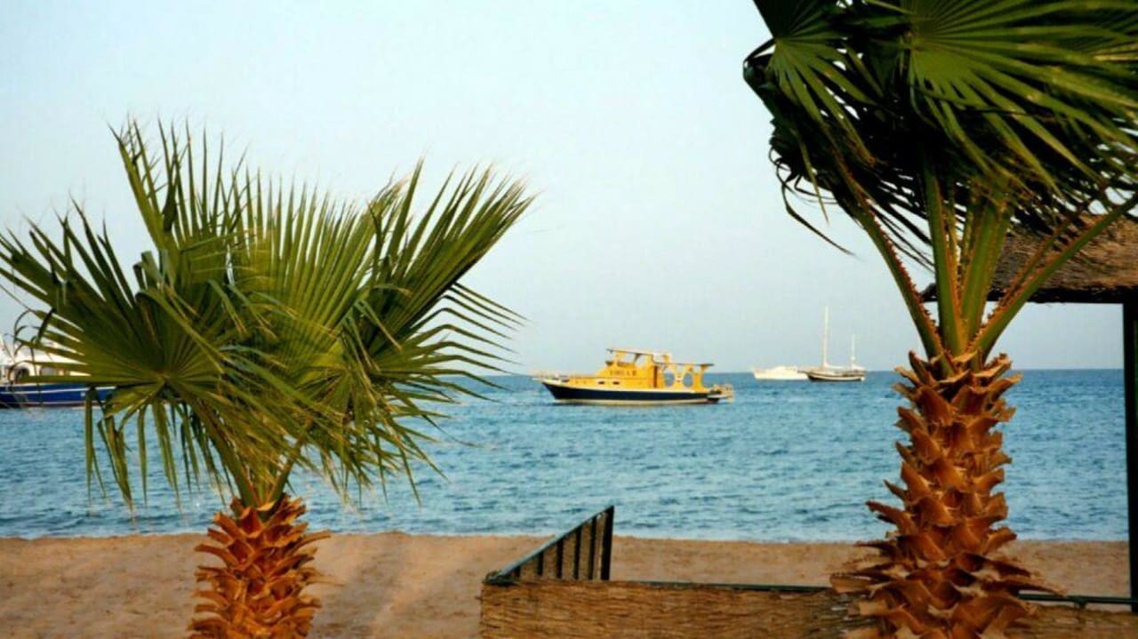 Strand Lotus Bay Beach Resort