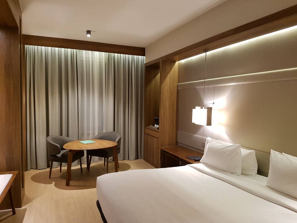 Zimmer AC Hotel Carlton Madrid by Marriott