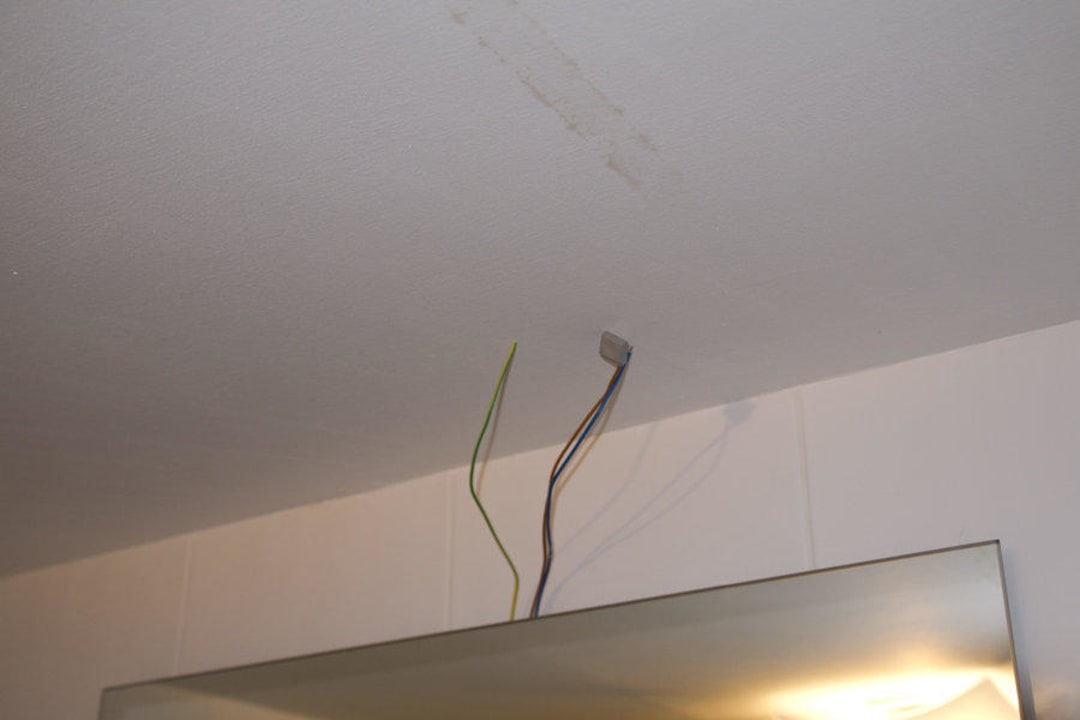 Elektroleitung Badezimmerspiegel Hotel Römischer Kaiser