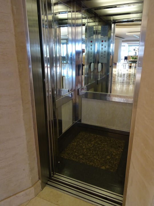 Lobby The Ixian Grand & All Suites