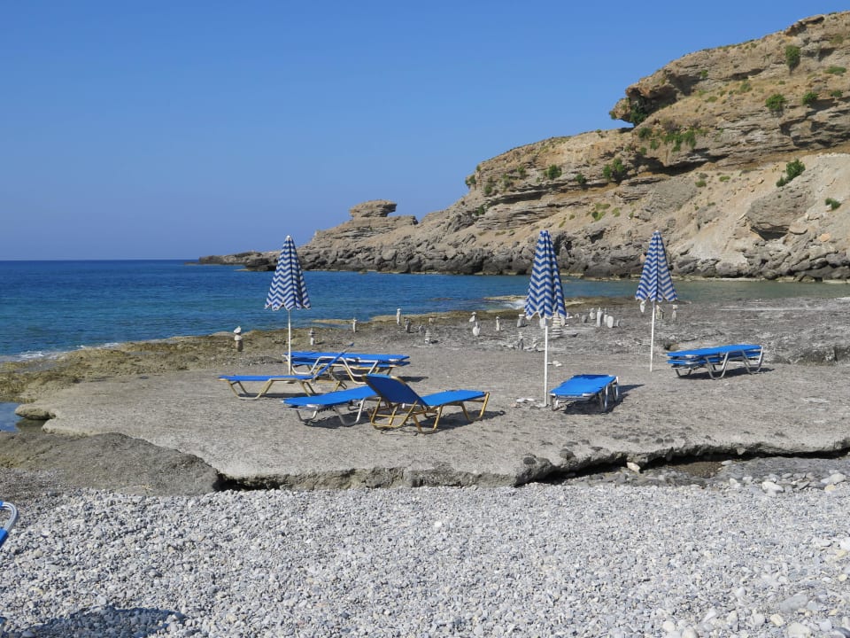 Steinplateau am Hotelstrand Vritomartis Naturist Resort