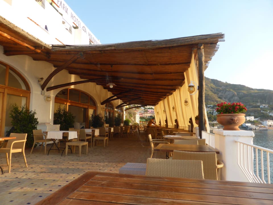 Restaurant beim "Eindecken" um 6:30 Uhr Miramare Sea Resort & Spa