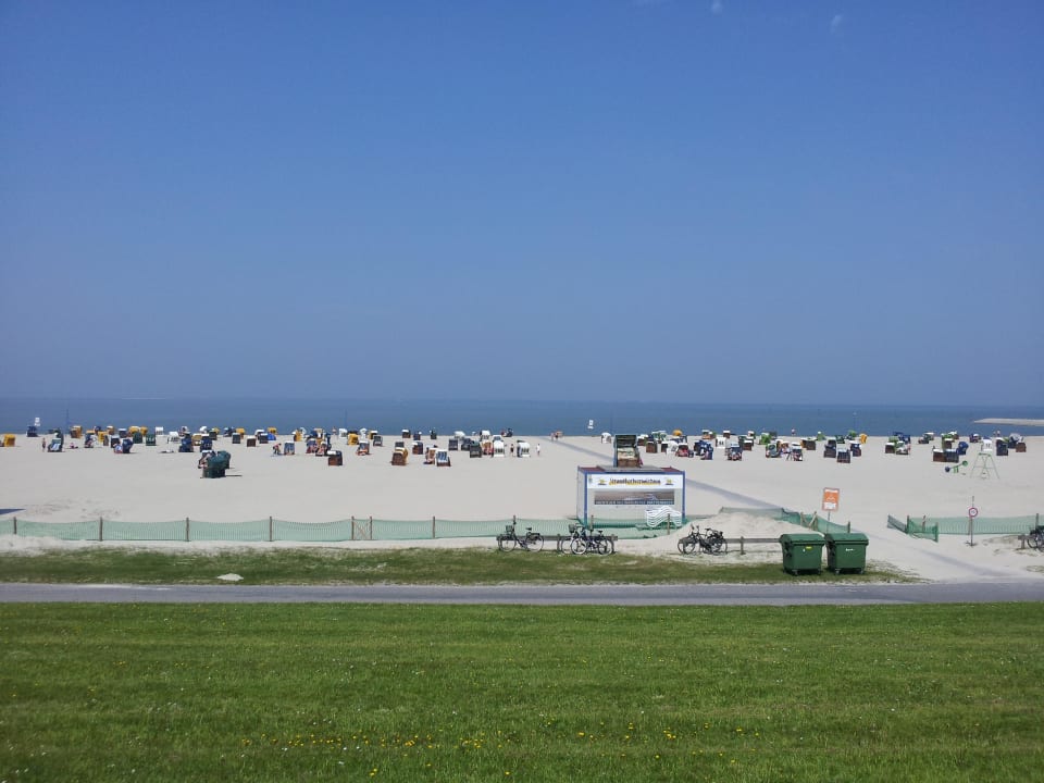 Strand vom Deich Hotel garni Haus am Meer