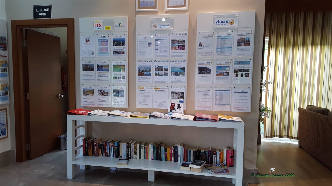 Informationstafeln in der Lobby Can Garden Beach