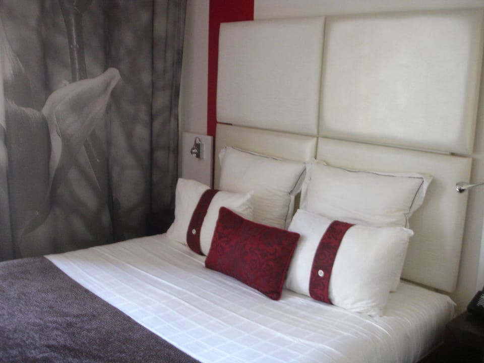 Bett Grand Hotel Saint Michel