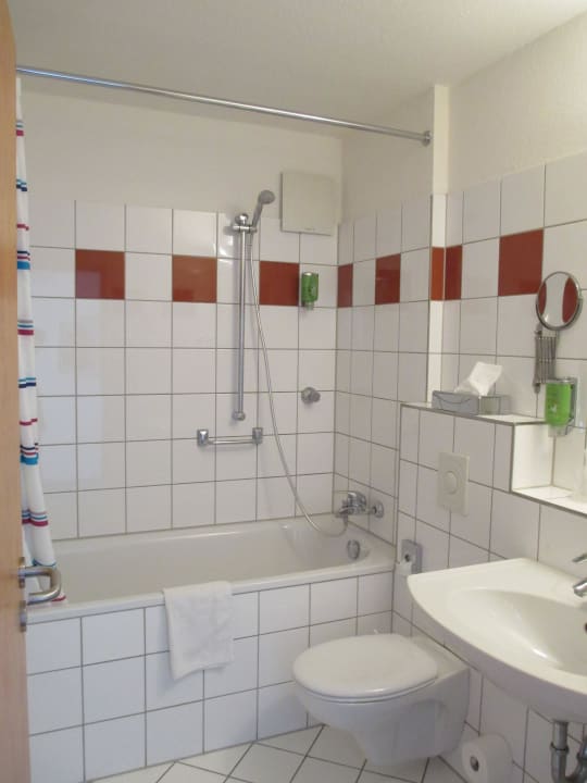 Zimmer 306, Bad Hotel MinGarden