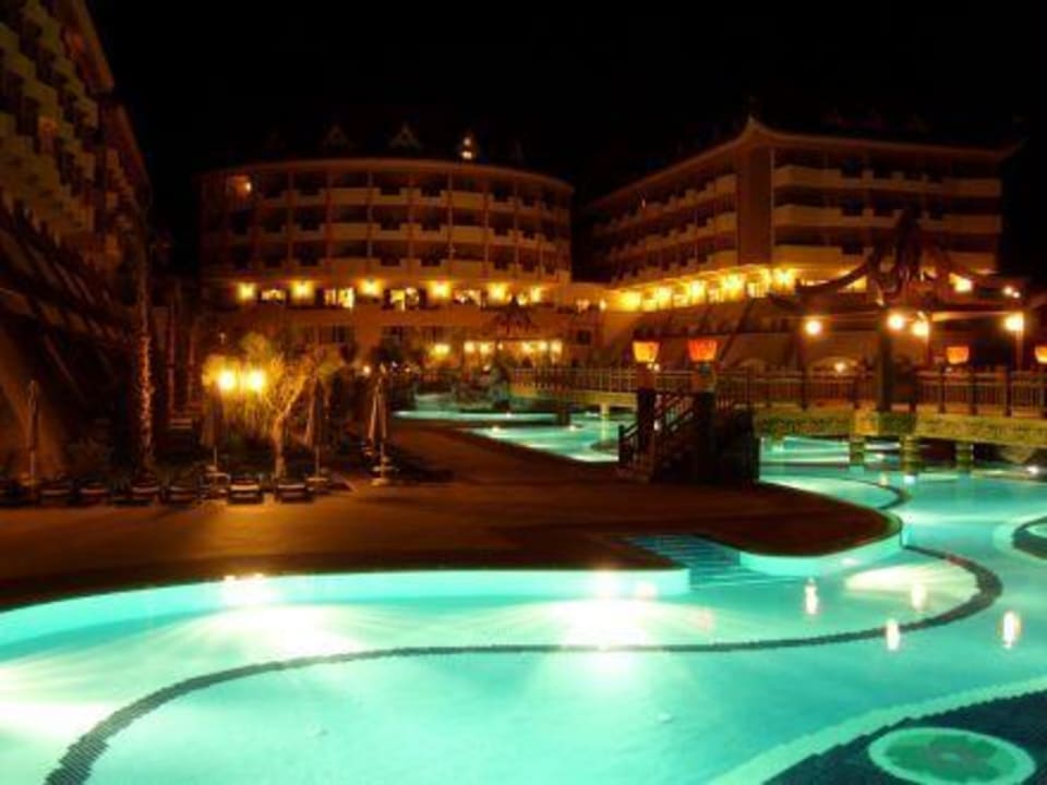 Abendstimmung am Pool Hotel Royal Dragon