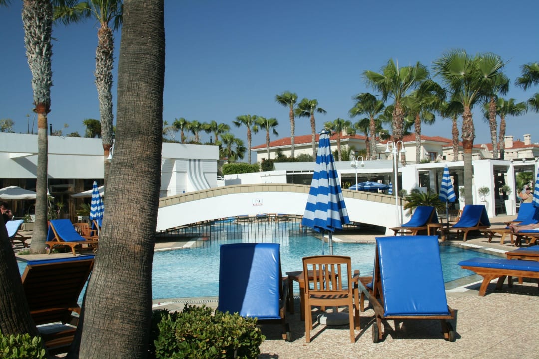 "Liegestühle Pool" GrandResort (Agios Tychonas) • HolidayCheck